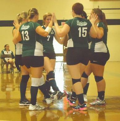 Lady Bobcats Volleyball go 2-2 at UM Machias